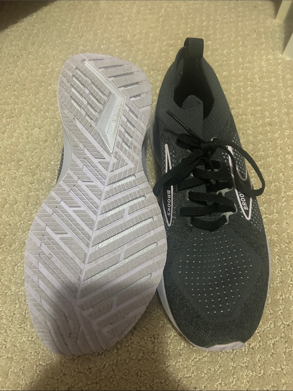 Brooks Men's Black and White Running Shoes